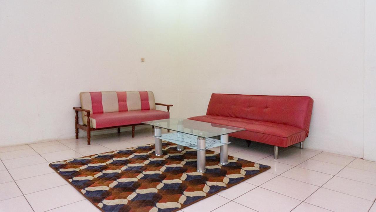 Reddoorz Near Sentani Airport Jayapura Hotel Exterior photo