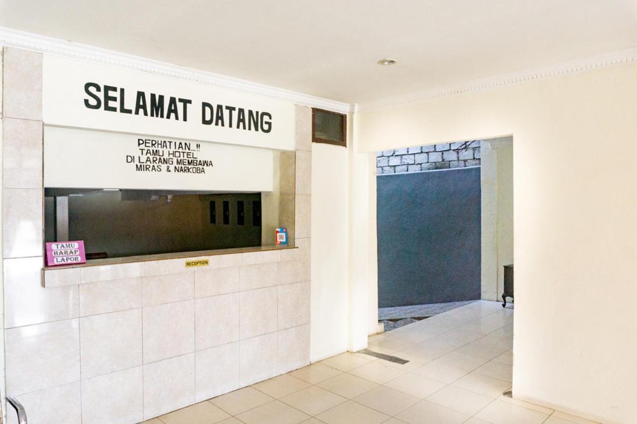 Reddoorz Near Sentani Airport Jayapura Hotel Exterior photo