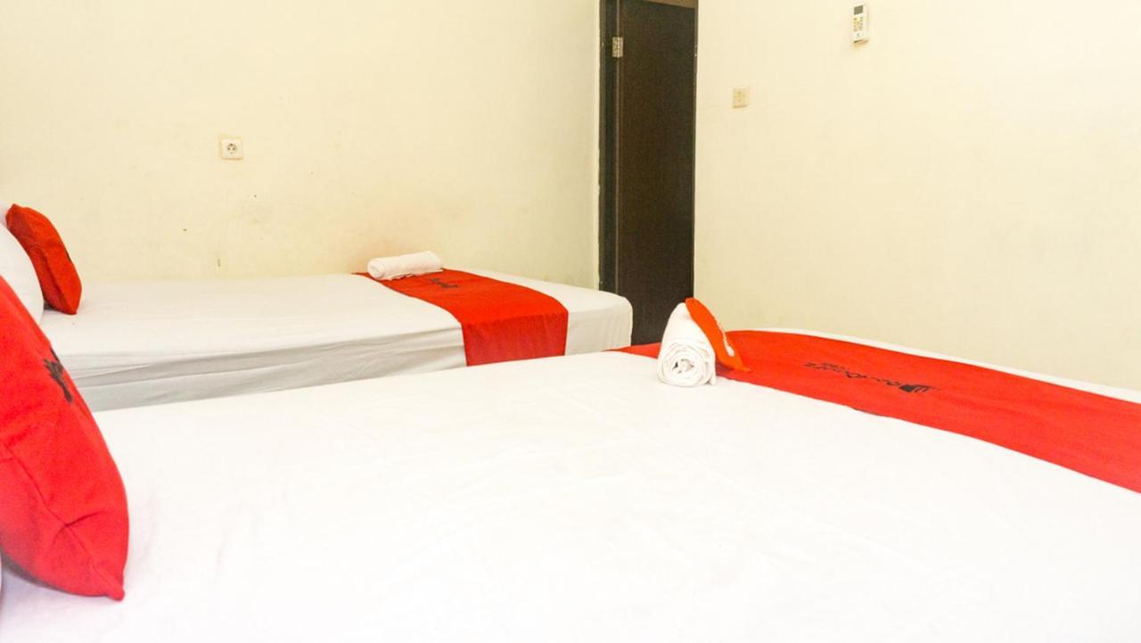 Reddoorz Near Sentani Airport Jayapura Hotel Exterior photo