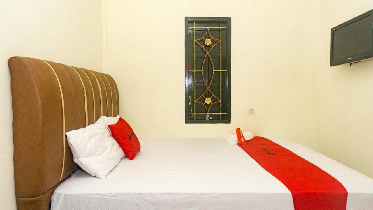 Reddoorz Near Sentani Airport Jayapura Hotel Exterior photo