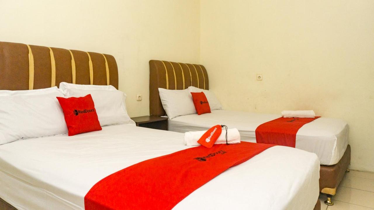Reddoorz Near Sentani Airport Jayapura Hotel Exterior photo