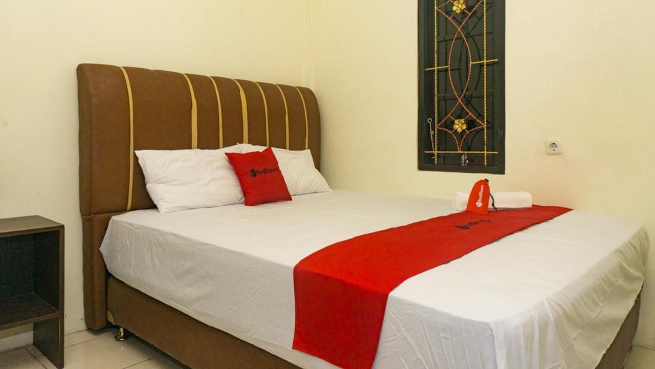 Reddoorz Near Sentani Airport Jayapura Hotel Exterior photo