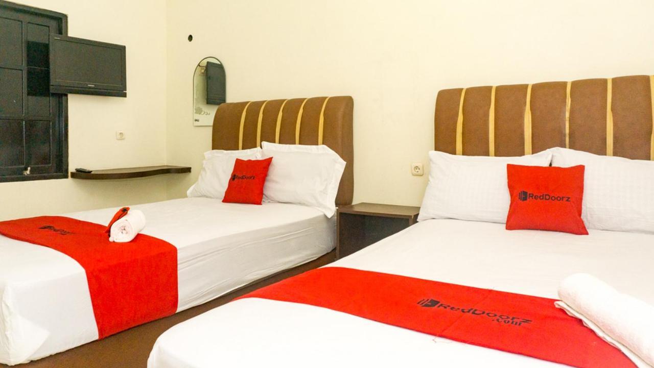 Reddoorz Near Sentani Airport Jayapura Hotel Exterior photo