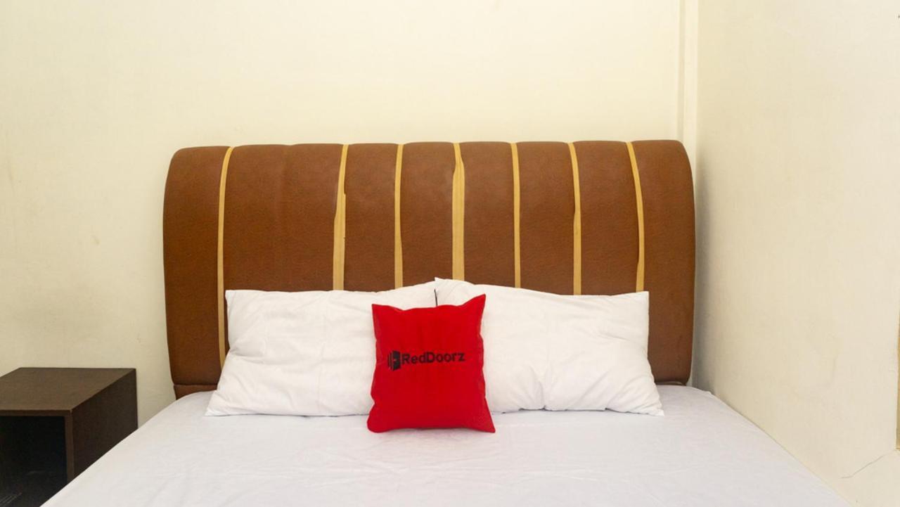 Reddoorz Near Sentani Airport Jayapura Hotel Exterior photo